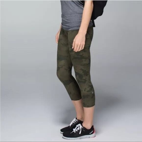 Lululemon Run Inspire Crop II Camo Fatigue Leggings SZ 6 - Picture 12 of 12